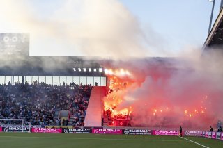 Des fumigènes ont perturbé la partie à Lausanne KEYSTONE/SALVATORE DI NOLFI